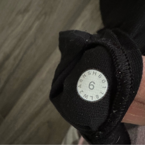 Lululemon sports bra - Picture 3 of 3